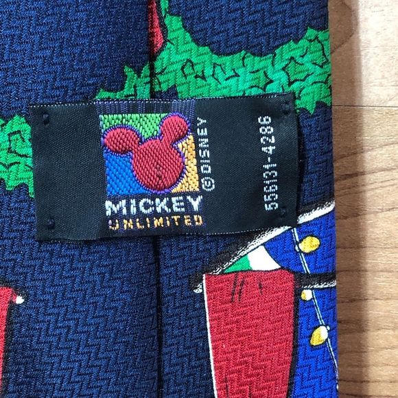 Vintage Mickey Unlimited Disney Christmas Holiday Tie New Without Tags - Picture 7 of 7